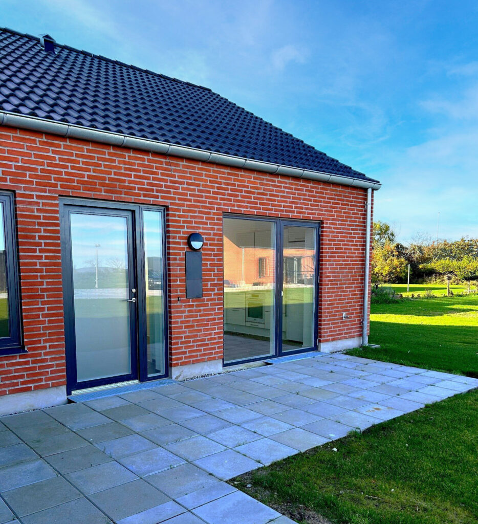 Billedet viser facaden på Havblik rækkehusene